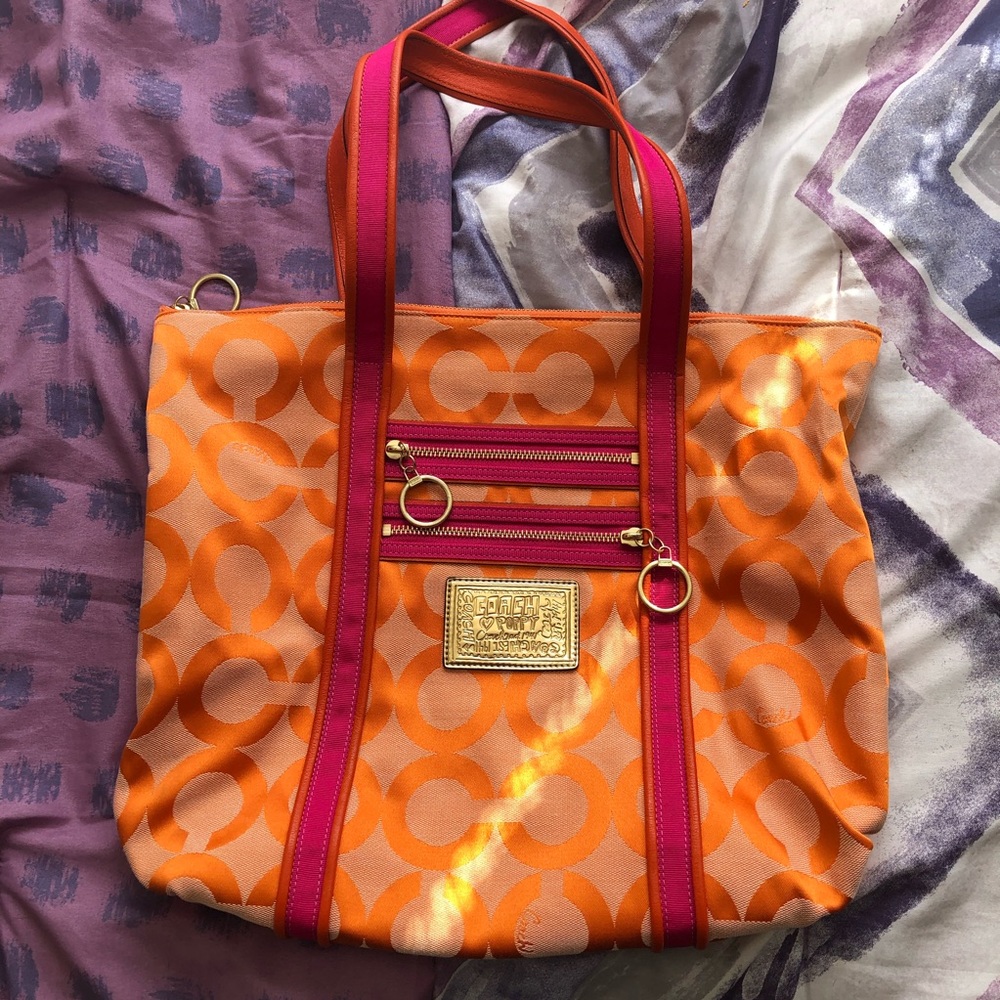 Coach Poppy Shoulder Tote - Signature C